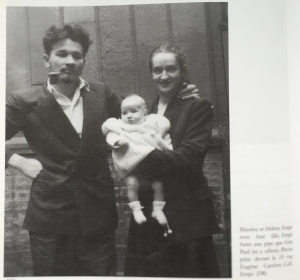 Maurice et Hélène EMPI avec leur fille. EMPI fume une pipe que GEN PAUL lui a offerte.